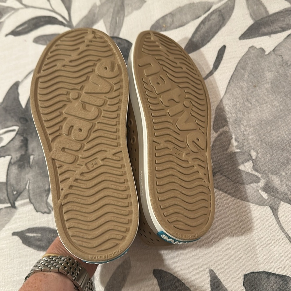 Natives size 4 New - Picture 3 of 3